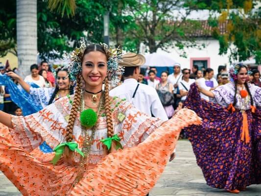 Pura Vida in Costa Rica - Persone che ballano