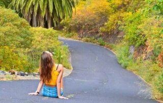 Praktikant erkundet die Natur von La Gomera während eines Praktikums in Spanien